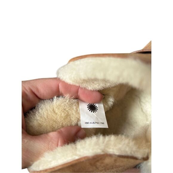 UGG Romely Short Buckle Suede Boots size 8 Tan Pull On Chestnut Sheepskin - Picture 11 of 13